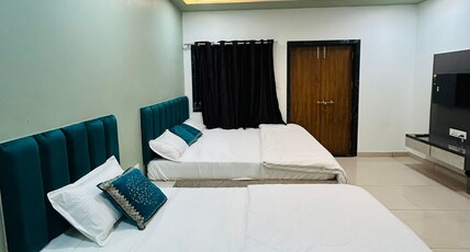 Hotel The Luxury Heaven Room Type - Urban Escape Room with City View Bed Hotel The Luxury Heaven Room Type - Urban Escape Room with City View Bed