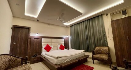 Hotel Himgiri Room Type - Deluxe King Room