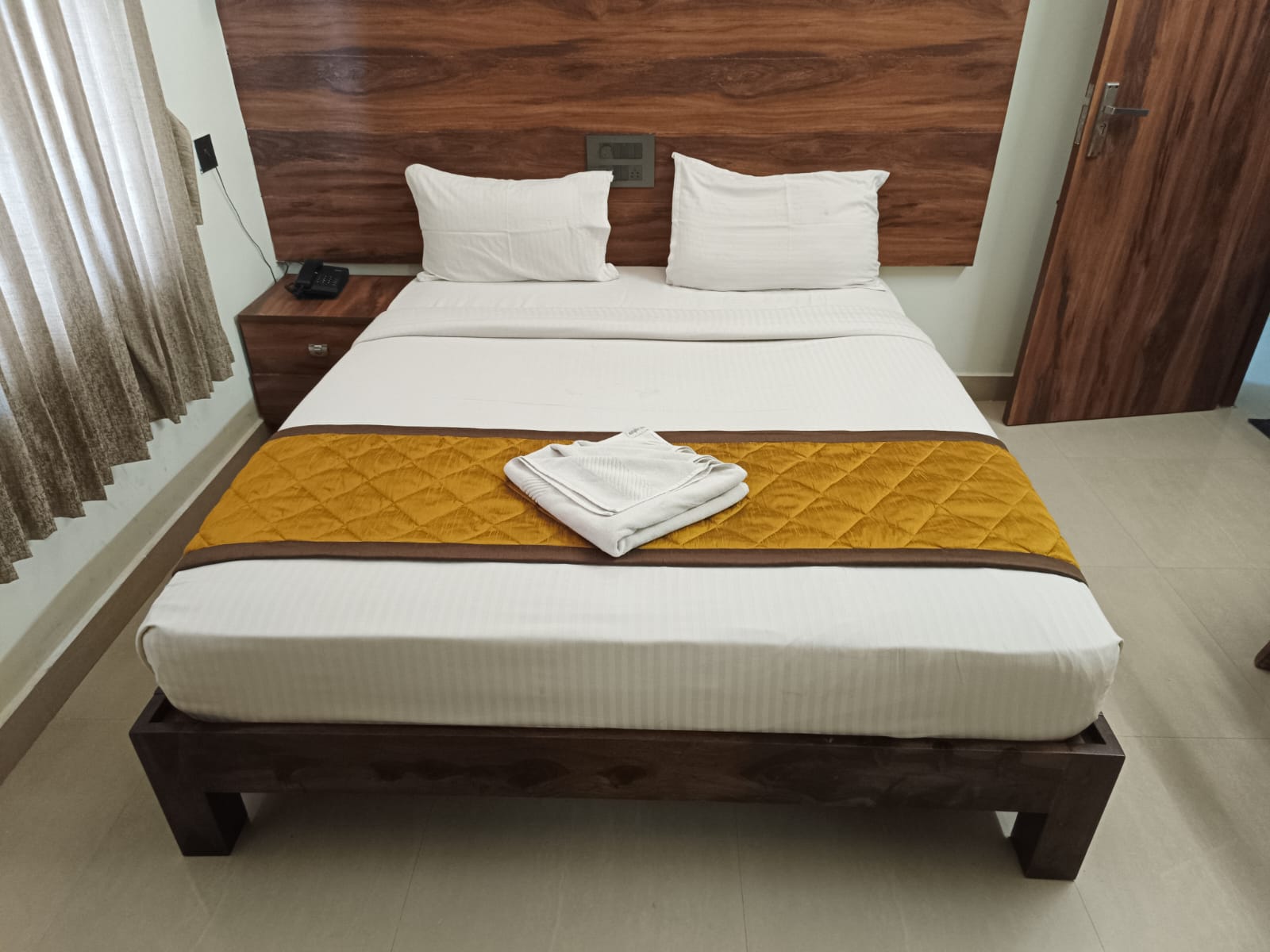 PPH Living Athithi Inn Corporate Stay - Tap to explore photos