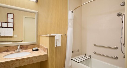 Hampton Inn Fort Worth Southwest Cityview Room Type - 2 QNS ACCESSIBLE W TUB NS