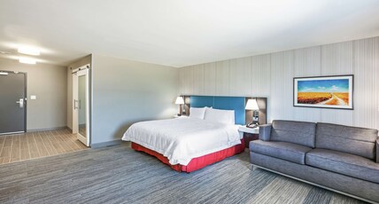 Hampton Inn Gardner Convention Center Room Type - 1 KNG HEAR ACC SFBD FRG NS