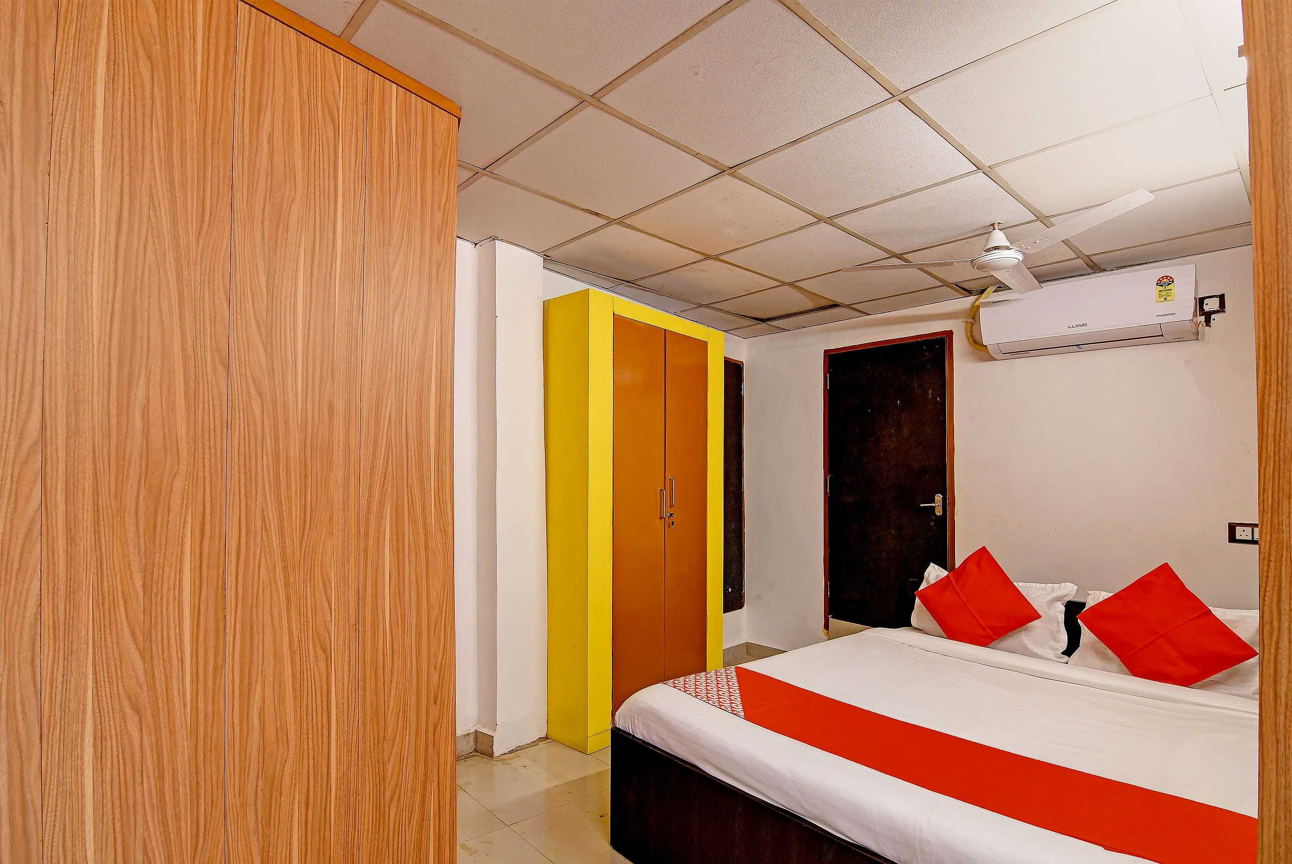 Super Hotel O Jalan Regency - Tap to explore photos