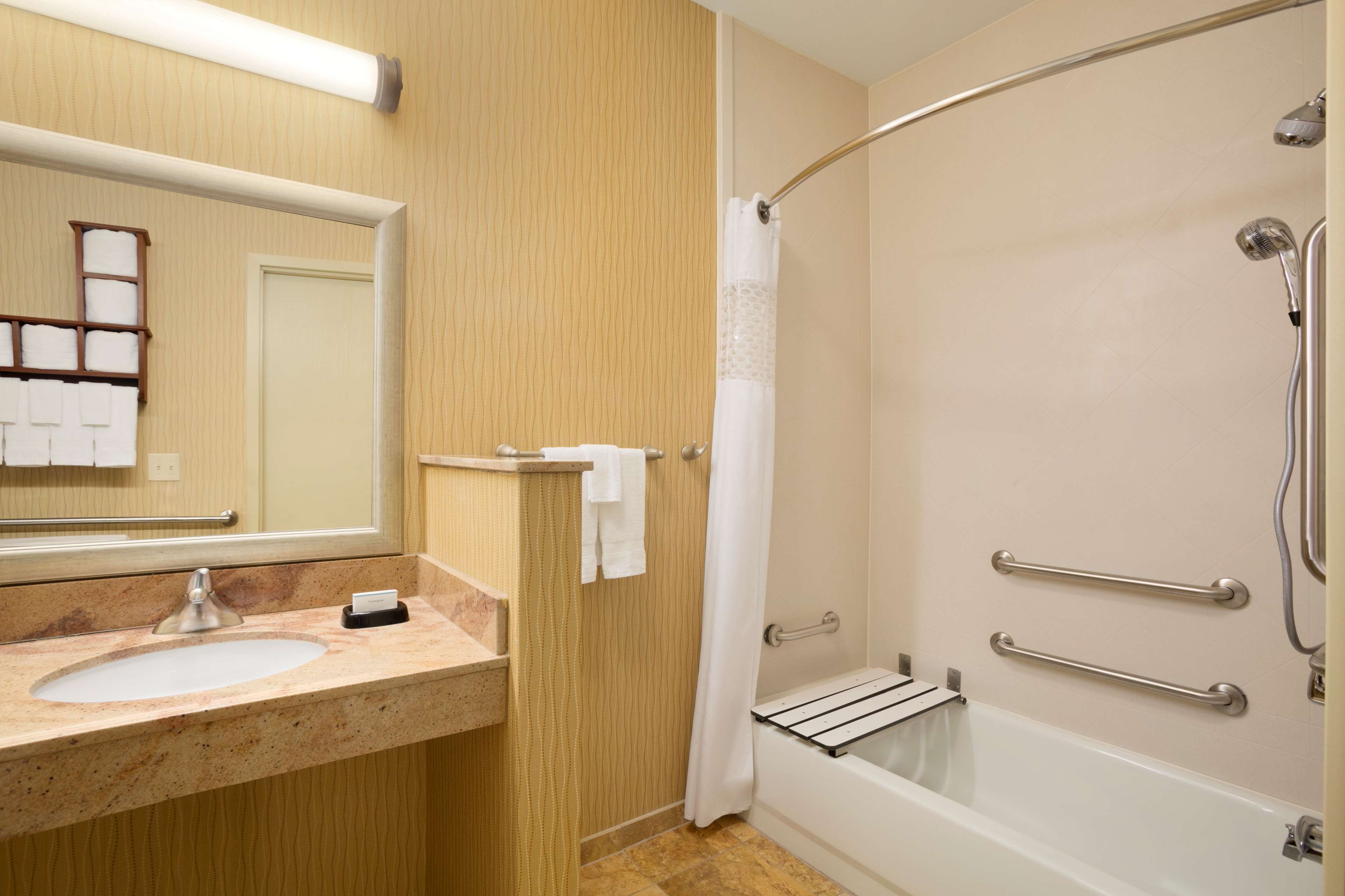 Hampton Inn Fort Worth Southwest Cityview - Tap to explore photos