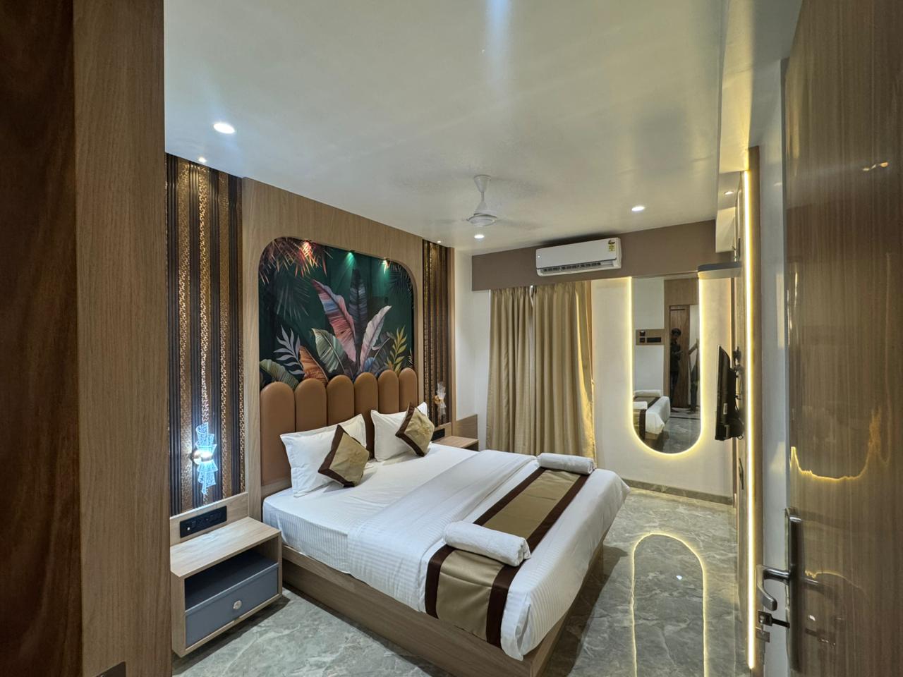 Hotel Shree Krishna Paradise - Tap to explore photos