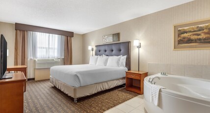 Best Western Cold Lake Inn Room Type - 1 King Bed, Non-Smoking, Jacuzzi, Microwave And Refrigerator
