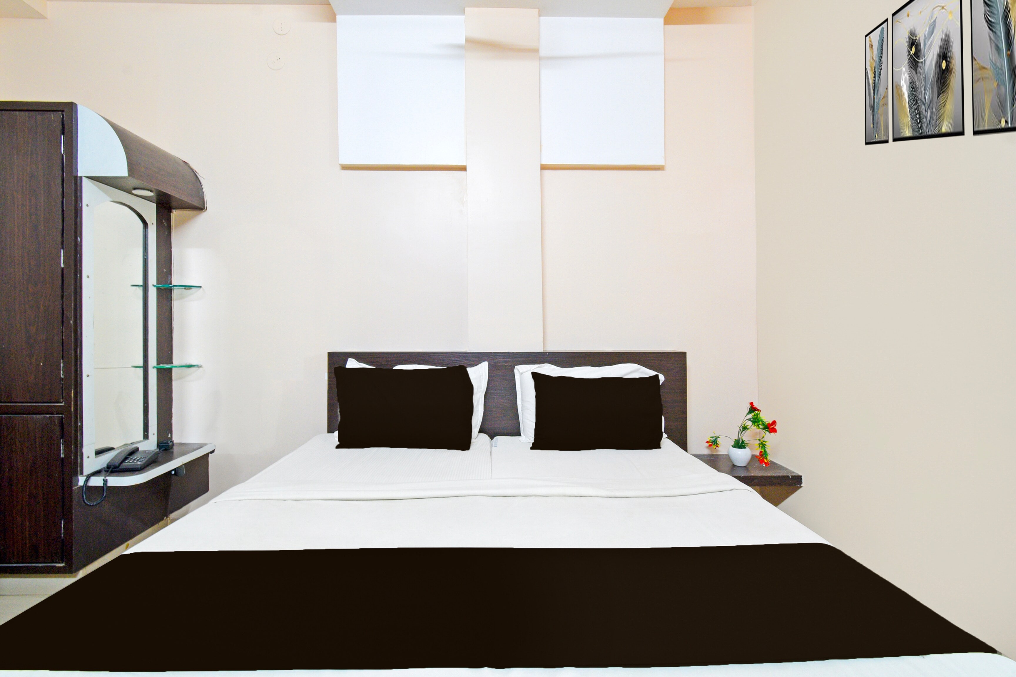 Super Hotel O Kurnool Near Kurnool Medical College - Tap to explore photos