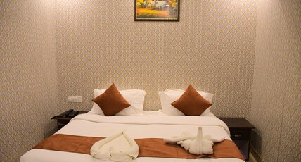 Hotel Shree Hari Room Type - AC King Suite with Living Room