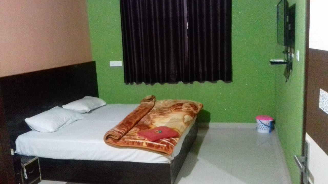 Hotel Deves - Tap to explore photos