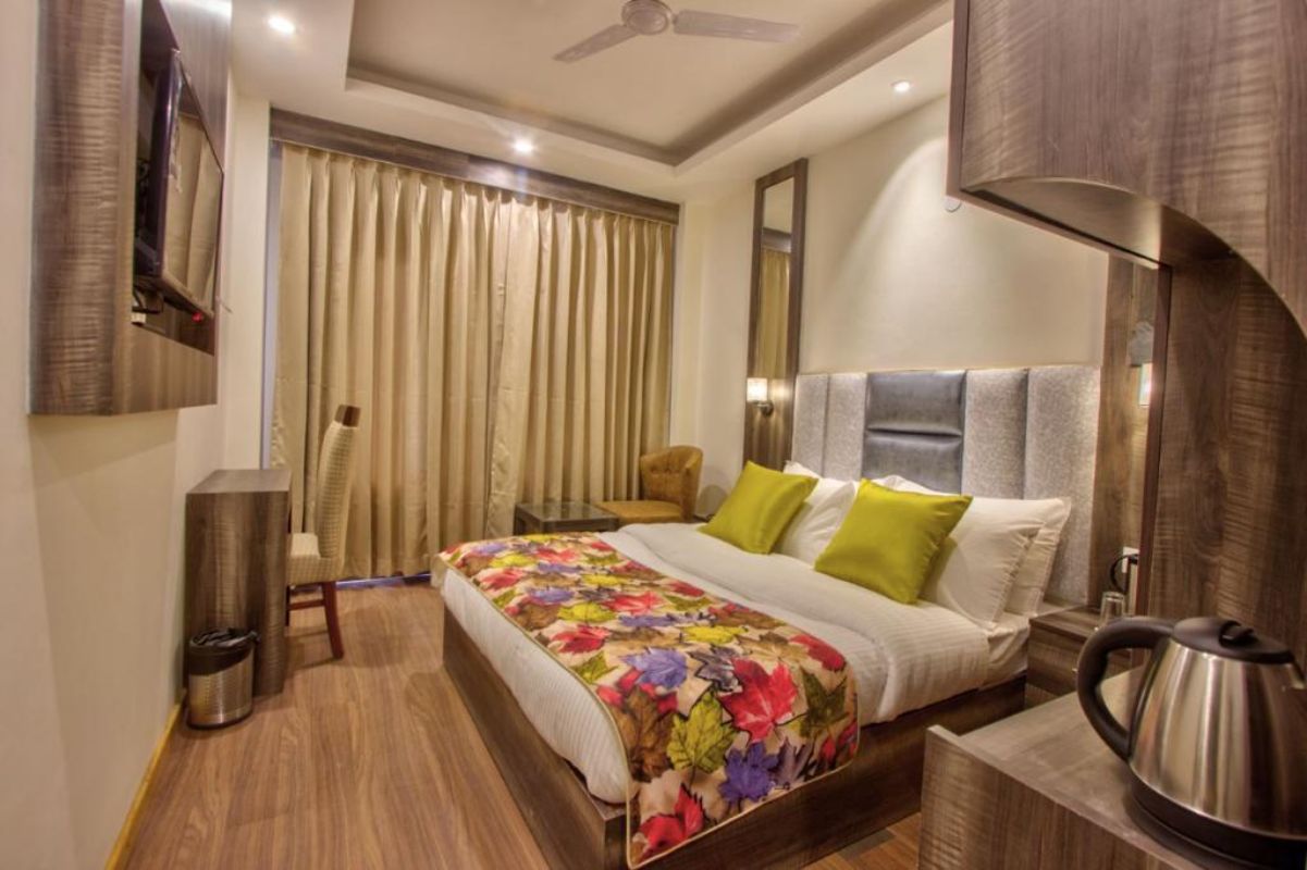 Aarti Villa Hotel - Tap to explore photos