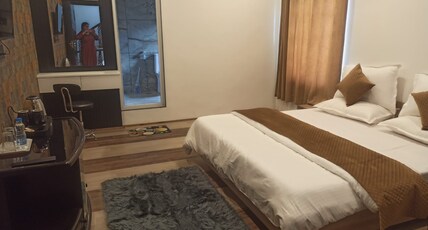 NimmStay Room Type - Deluxe Room 102 (Non-AC)