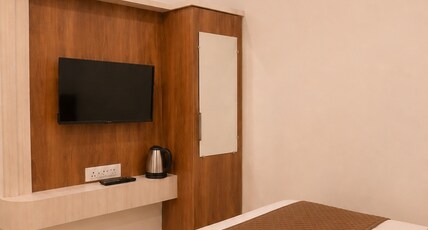 LAXMI VILAS PALACE Room Type - Deluxe Room