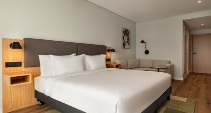Holiday Inn BEJA Room Type - 1 Queen Premium Sofa Bed