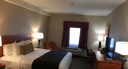 BEST WESTERN PLUS ARROWHEAD Room Type - Accessible - 1 King, Mobility Accessible, Communication Assistance, Bathtub, Non-Smoking, Full Break BEST WESTERN PLUS ARROWHEAD Room Type - Accessible - 1 King, Mobility Accessible, Communication Assistance, Bathtub, Non-Smoking, Full Break