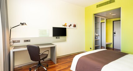 Holiday Inn BERN - WESTSIDE Room Type - 1 Queen Standard Accessible