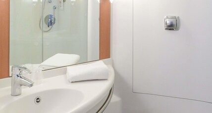 Ibis Albert Pays de Somme Room Type - Triple room with 1 double bed and 1 single sofa bed