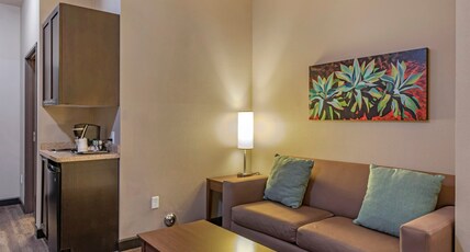 Holiday Inn Express Indio Room Type - 2 Queen Beds Suite Sofa Bed