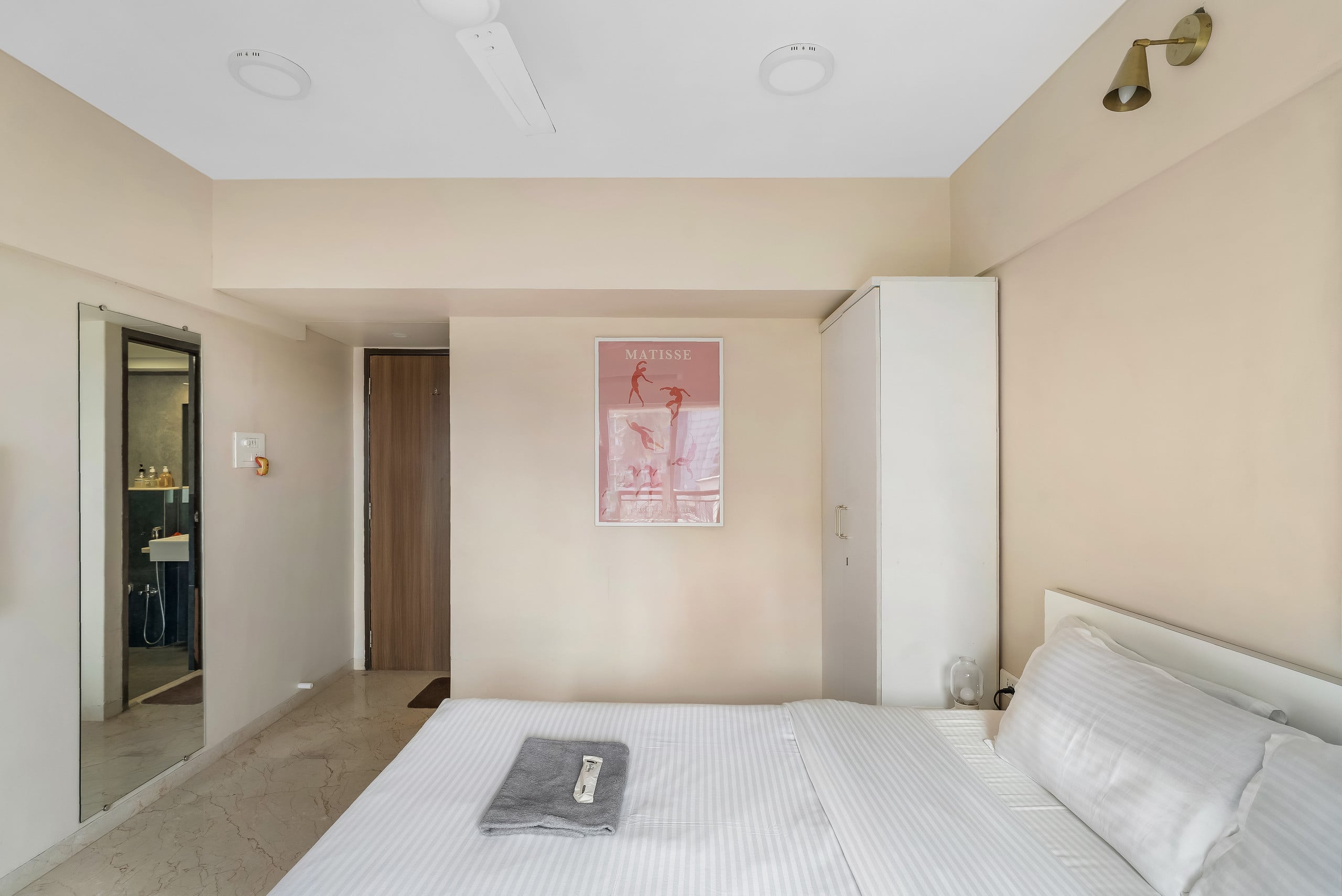 Tao A Cozy Private Room in Shared 3BHK - Tap to explore photos