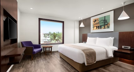 Howard Johnson by Wyndham, Kolkata Airport Room Type - 1 Queen Bed, Deluxe Mobility Mobility Accessible Room, Non-Smoking Howard Johnson by Wyndham, Kolkata Airport Room Type - 1 Queen Bed, Deluxe Mobility Mobility Accessible Room, Non-Smoking