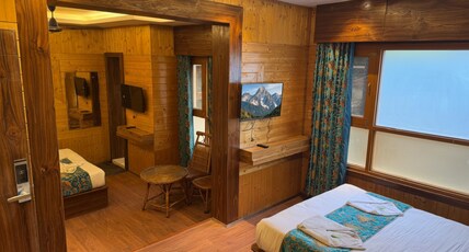 Hotel Alhamra Retreat- Nearby Shalimar Mughal Garden Room Type - Family Room
