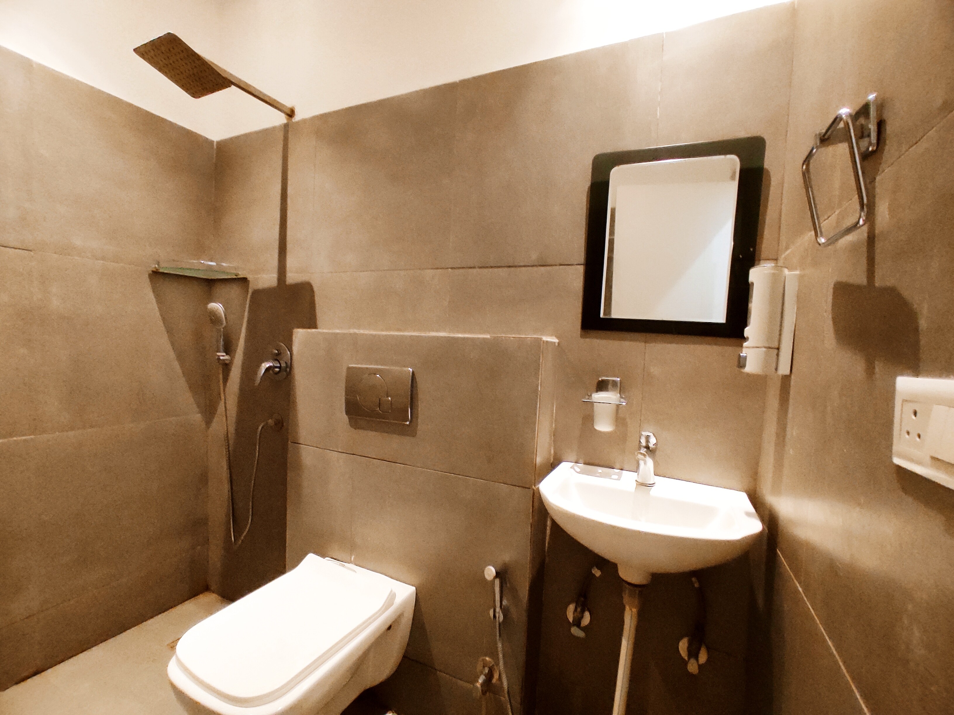 THE WHITE HOUSE - Premium Rooms By SKY Hotels - BRS Nagar - Tap to explore photos