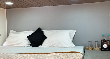Snow N Shades Resort and Cafe Room Type - 4 Bed Cottage - Bunk Bed Snow N Shades Resort and Cafe Room Type - 4 Bed Cottage - Bunk Bed