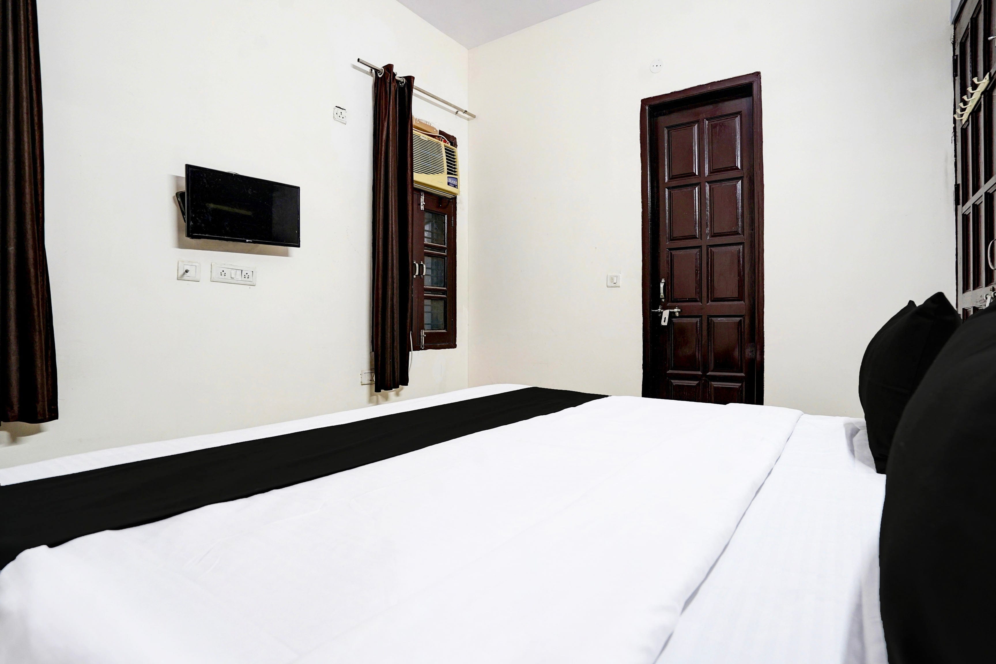 Hotel O Shubham Guest House - Tap to explore photos