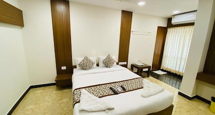 Sheraton Grande Hotel - Business Class Hotel (Near Puratchi Thalaivar Dr MGR Central Railway Station Room Type - Deluxe Double Bedroom Sheraton Grande Hotel - Business Class Hotel (Near Puratchi Thalaivar Dr MGR Central Railway Station Room Type - Deluxe Double Bedroom