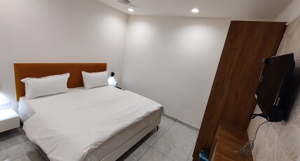 THE GRAND VISTA HOTEL Room Type - Deluxe Room