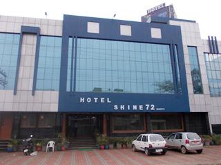 Hotel Shine 72 - Tap to explore photos