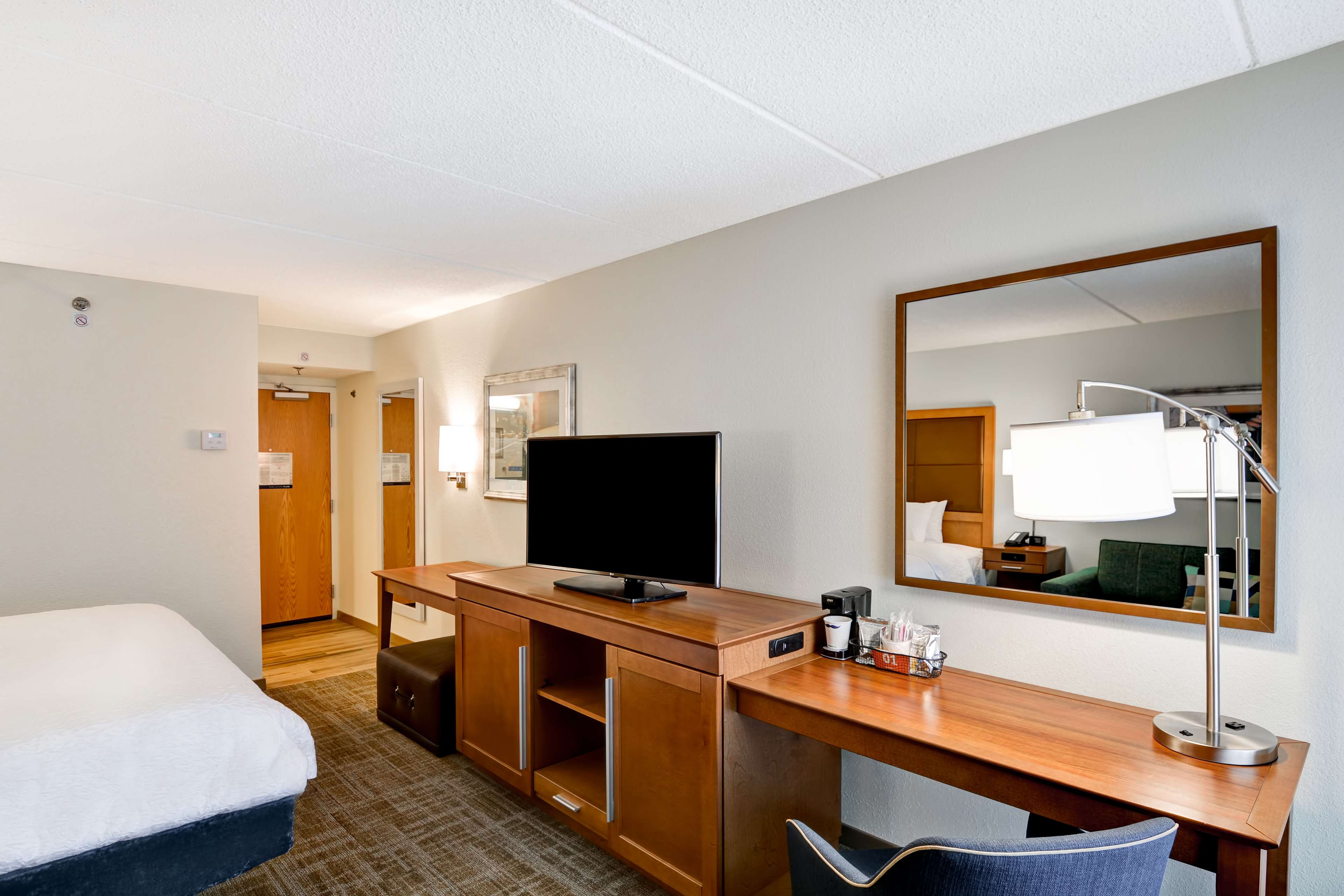 Hampton Inn Albany-Wolf Road - Tap to explore photos