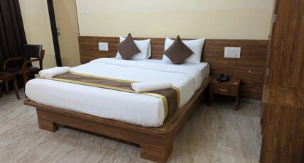 HOTEL INDI PALACE Room Type - Deluxe Non AC Room