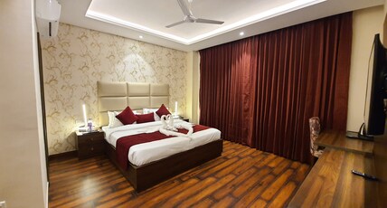 The Vilana Hotel @ 800m from Triveni Ghat Room Type - Premier Suite Room with City View and Separate Living Area The Vilana Hotel @ 800m from Triveni Ghat Room Type - Premier Suite Room with City View and Separate Living Area