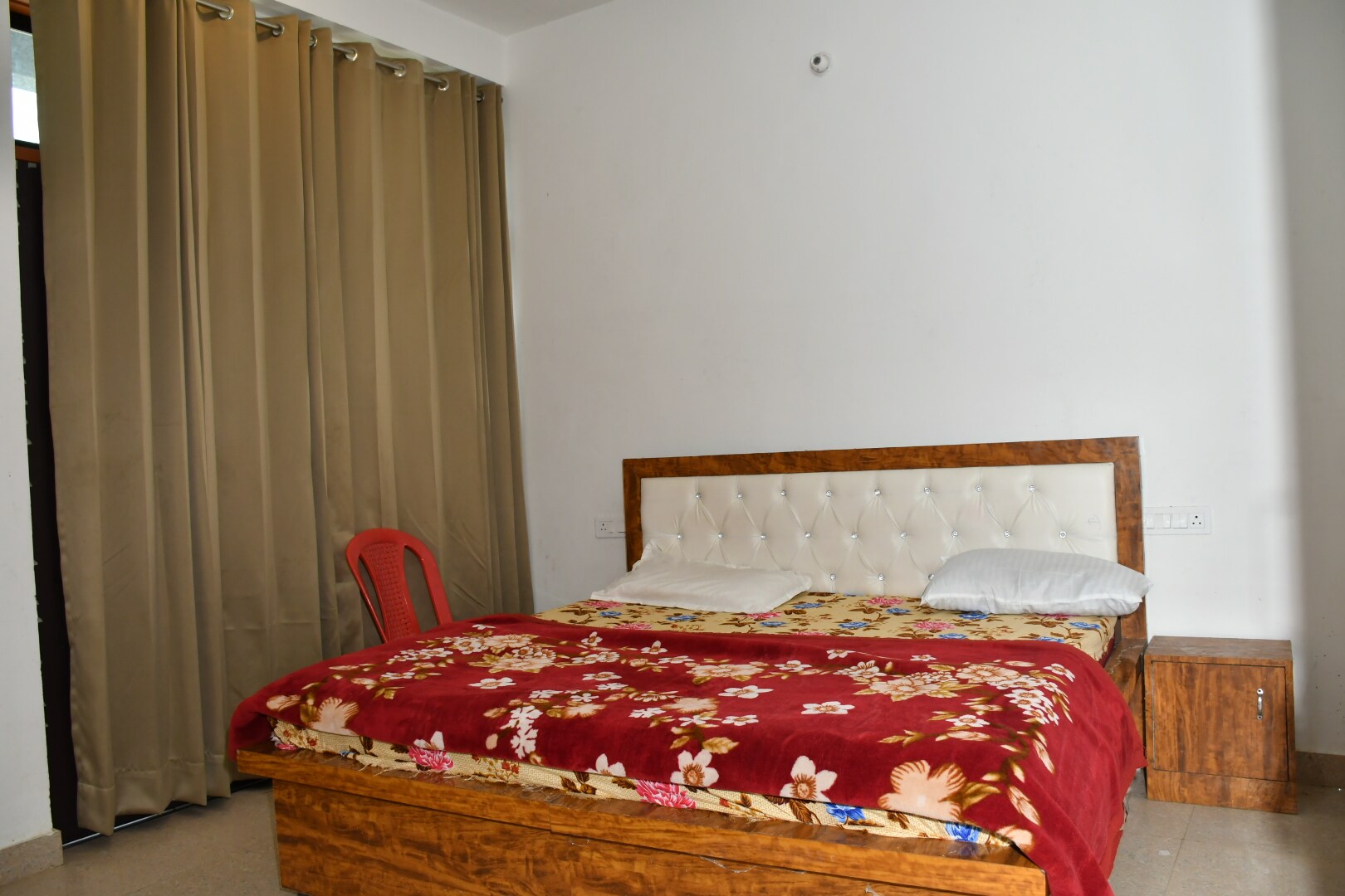 Hotel Shyam Palace - Tap to explore photos