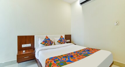 FabHotel Diamond I Room Type - Premium Room