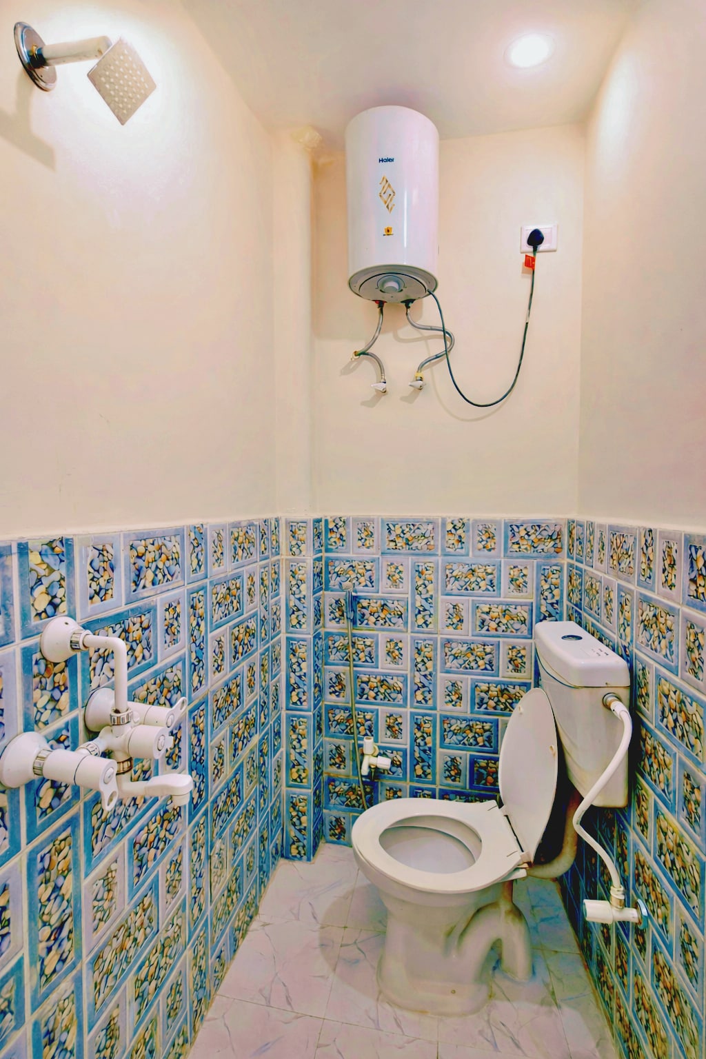 Kohinoor P Guest House - Tap to explore photos