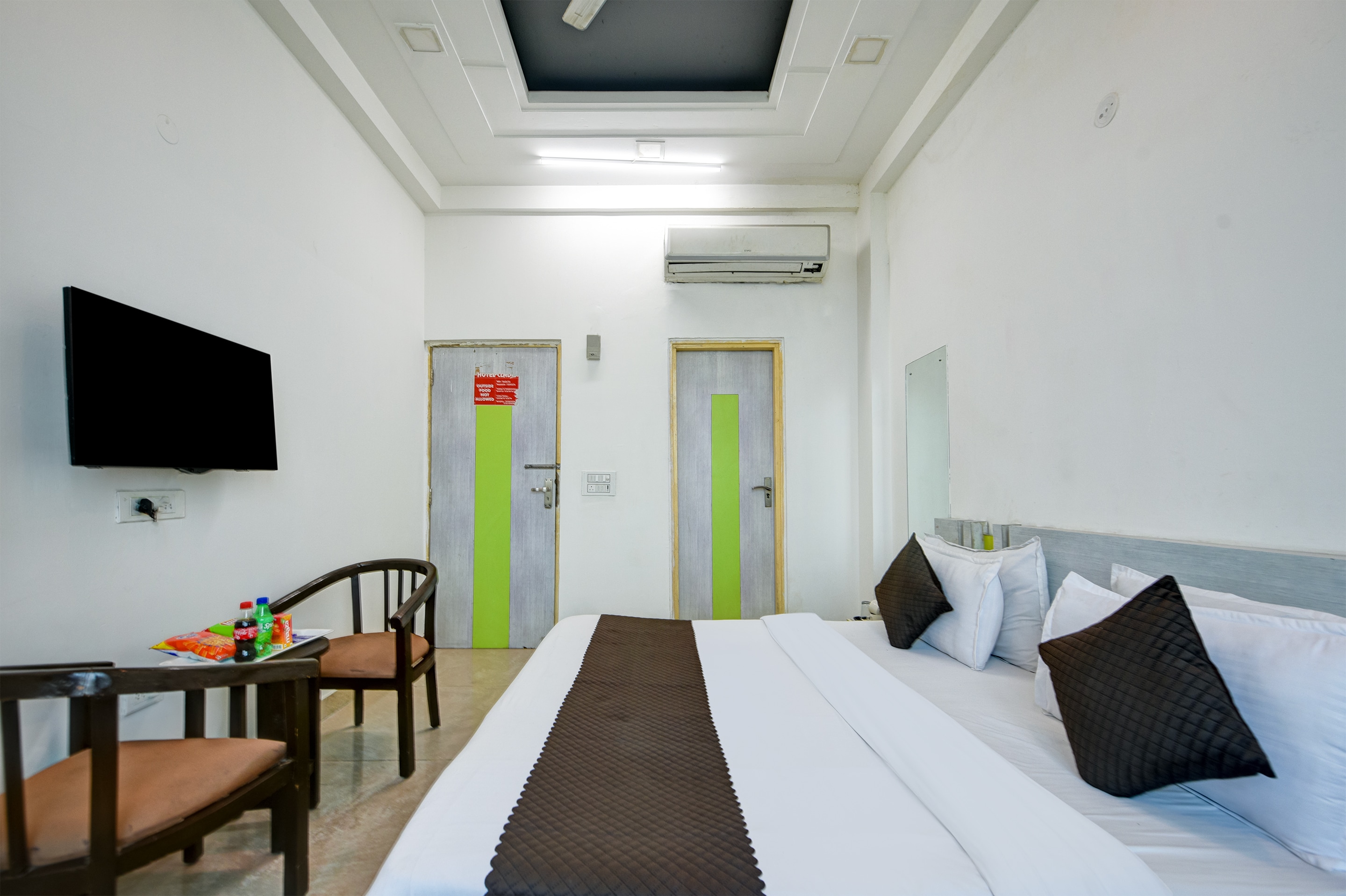 Hotel Cladis by Quadis - Sector 15 Noida - Tap to explore photos