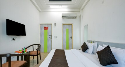 Hotel Cladis by Quadis - Sector 15 Noida Room Type - Superior Room with City View