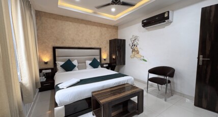 HOTEL THE MARVELLOUS Room Type - Super Deluxe Room