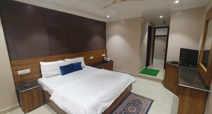 Hotel Surya Excellency Room Type - Deluxe Room