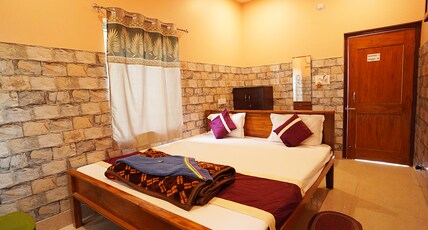 Neel Nirjan Room Type - Deluxe AC Double Bed Room with Garden View