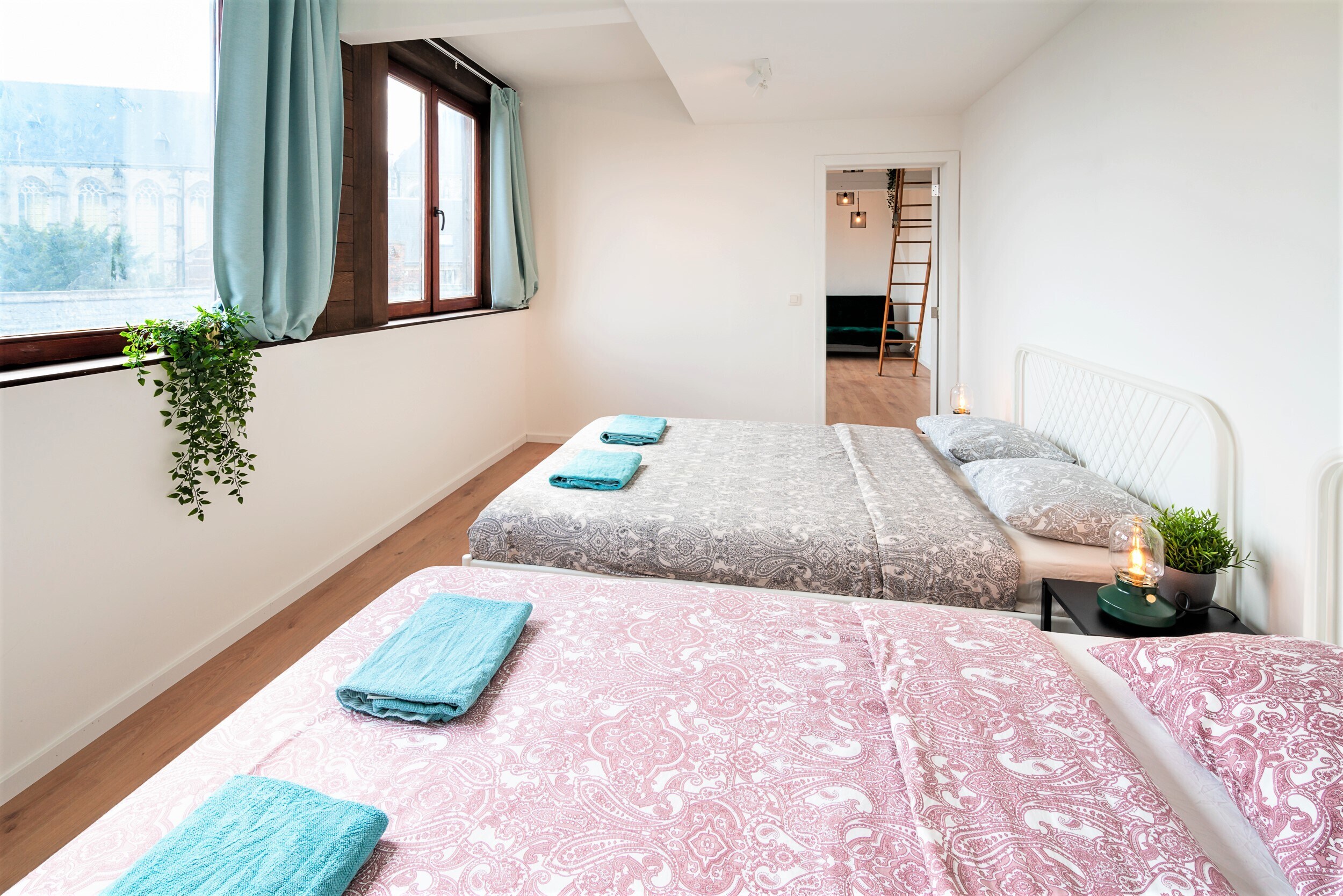 Saint Pauls Apartment for 12 guests - Tap to explore photos