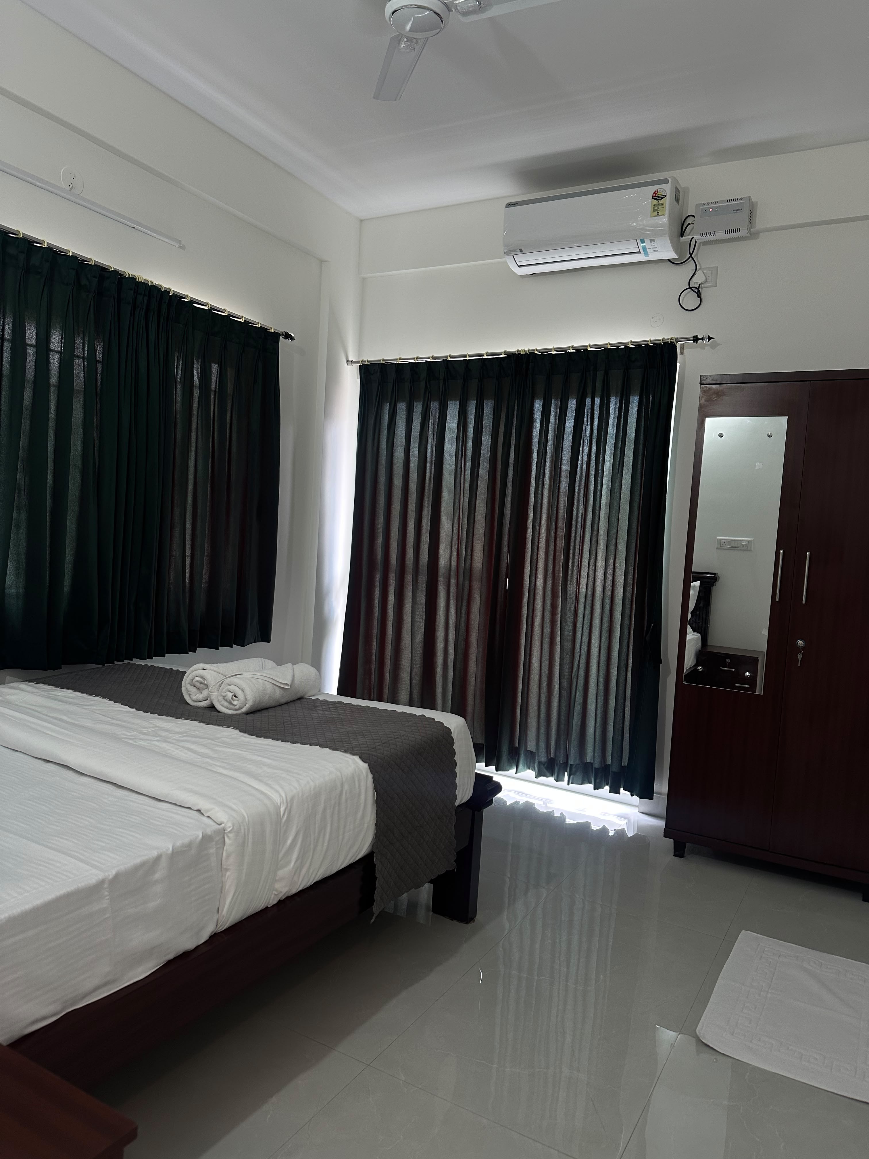 Sky Serviced Apartment. - Tap to explore photos