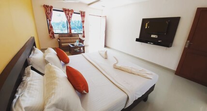Chaandhni Lake View Room Type - Super Deluxe Room With Balcony