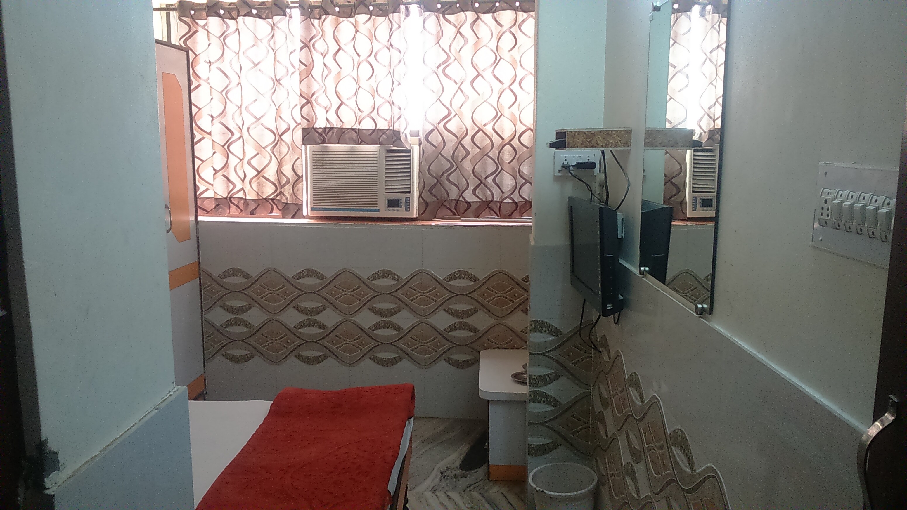 Hotel Shiv Shakti - Tap to explore photos