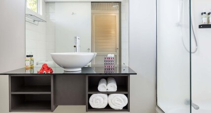 Mercure Nadi Room Type - Standard Room 1 Queen Bed and 1 Single Bed