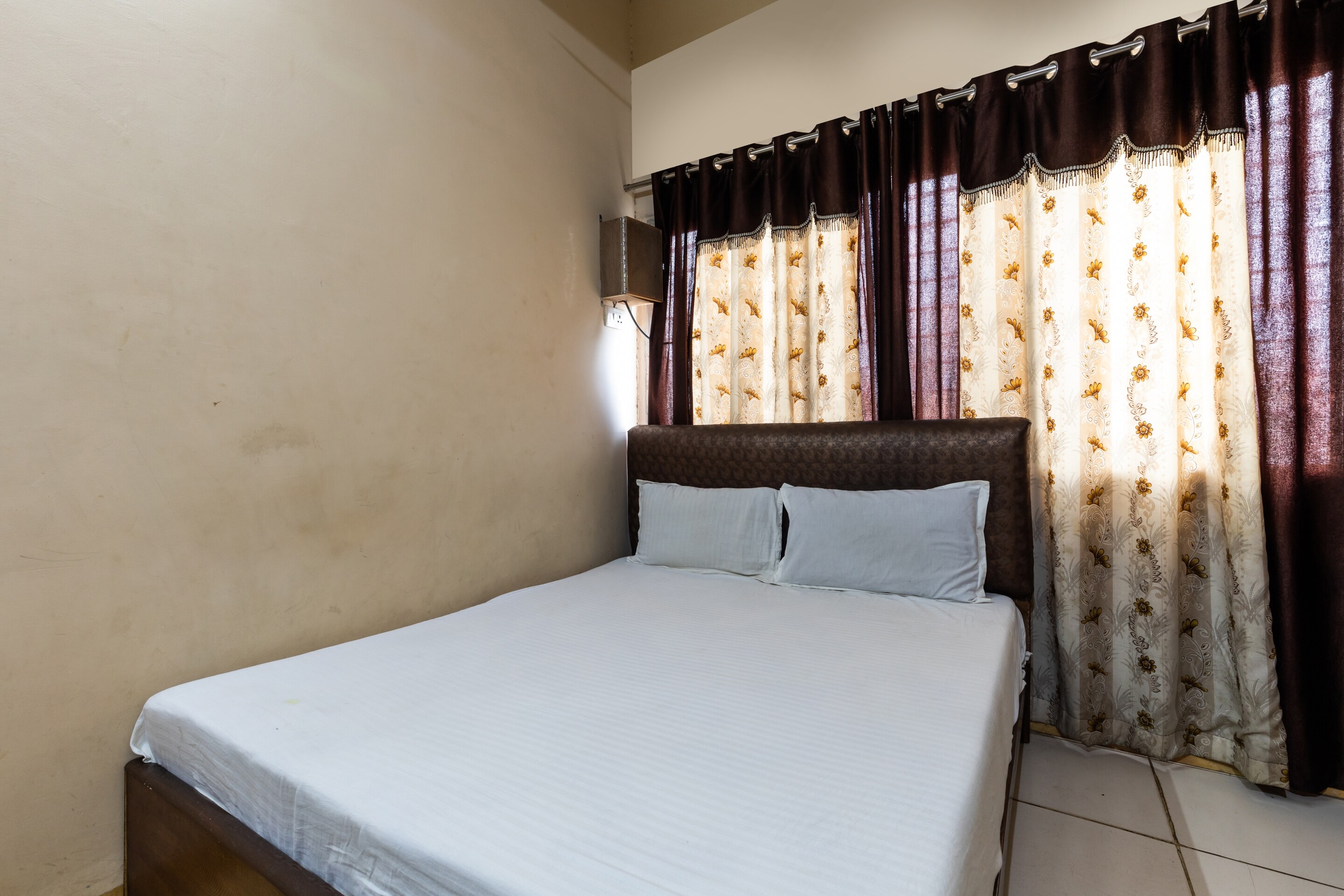 Hotel Amay Palace - Tap to explore photos