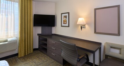 Candlewood Suites NYC -Times Square Room Type - 1 Queen Studio Suite High Floor