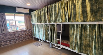 Hostel Days The Smart Dormitory Panjim Market Room Type - DORMITORY ROOM 14 Sharing