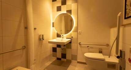 Hampton by Hilton Malaga Martiricos Room Type - KING ACCESSIBLE ROOM