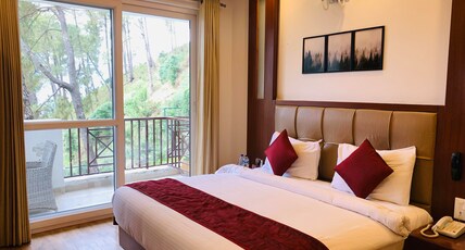 Himalayan Splendour Resort | Best Mountain Resort Room Type - Deluxe Suite with Balcony and Heater